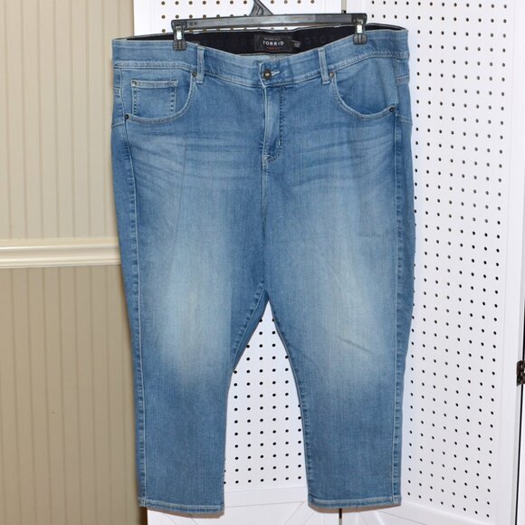 Plus Size Torrid 24 Crop Bombshell Skinny Premium Stretch High-Rise Jeans - Picture 2 of 12